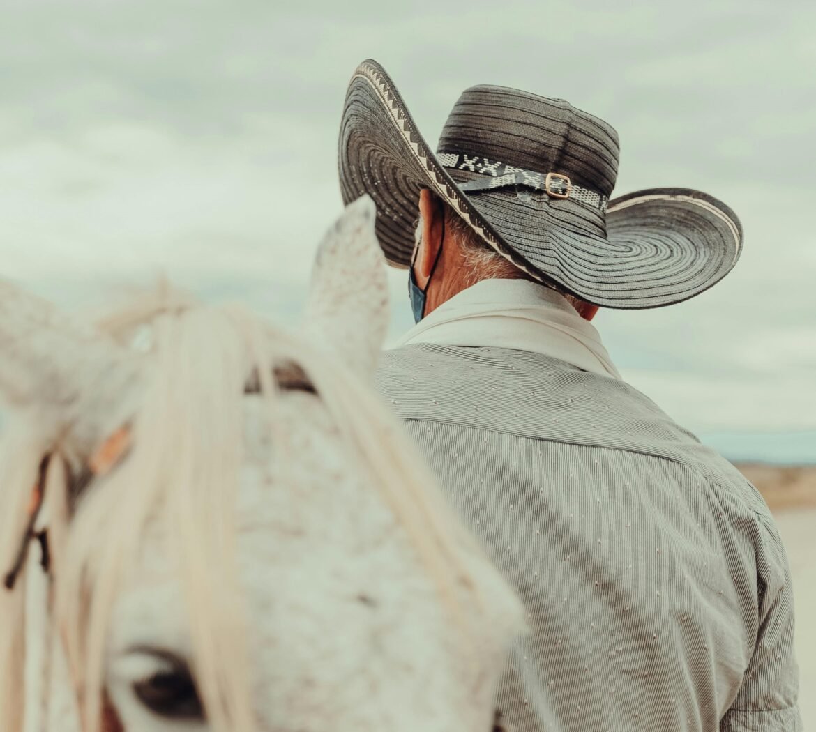 chapeu-na-roca-nao-tera-que-ser-trocado-por-capacete;-veja-o-que-diz-a-lei-|-g1