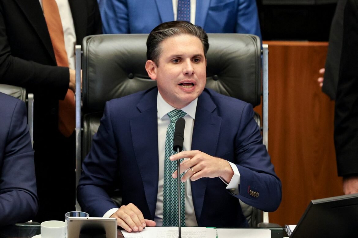 camara-deve-votar-em-maio-pec-que-acaba-com-a-escala-6×1,-diz-motta