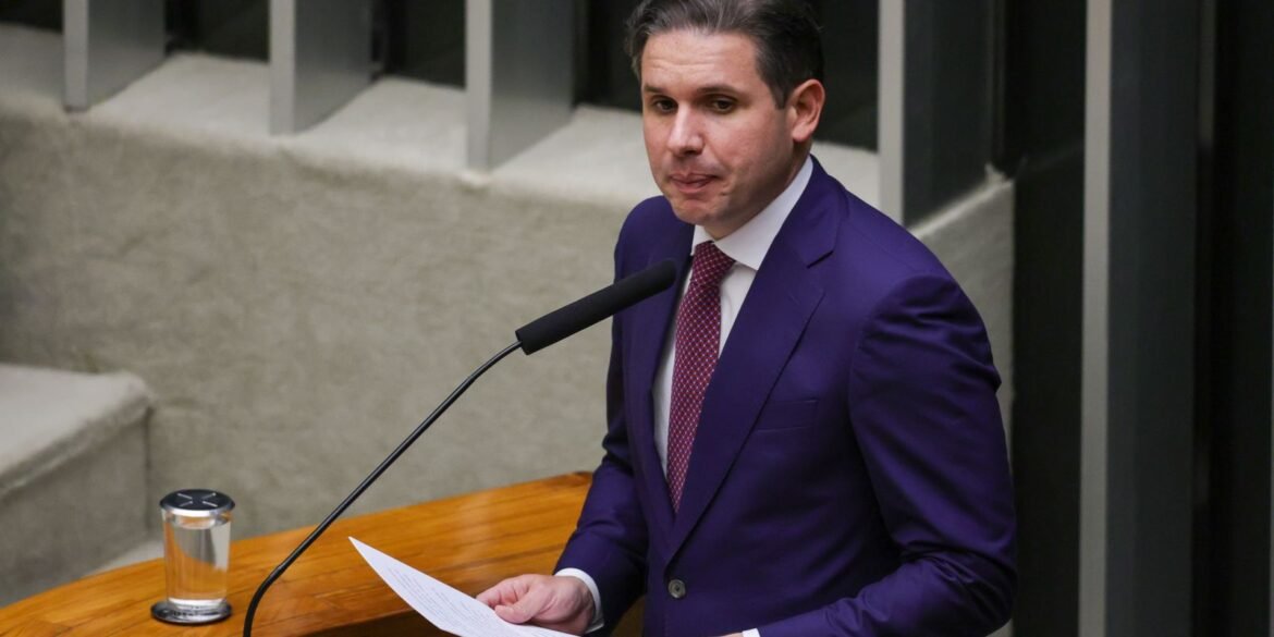 decisao-de-flavio-dino-sobre-penduricalhos-foi-“feliz”,-diz-hugo-motta