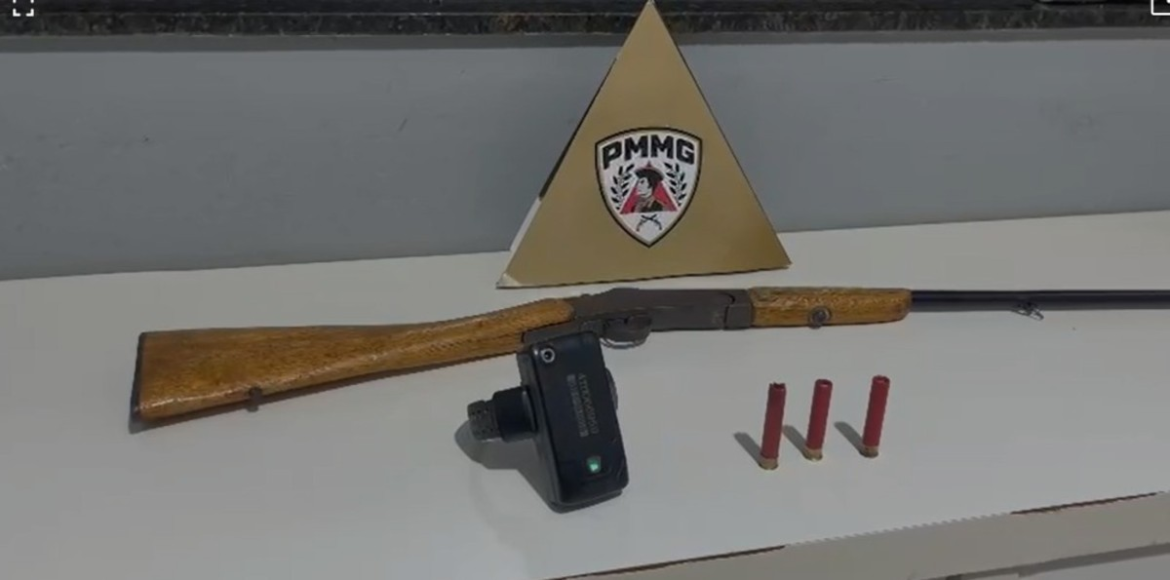 briga-motivada-por-ciumes-apos-mulher-ver-namorado-tatuando-cliente-termina-com-ele-preso-e-ela-ferida