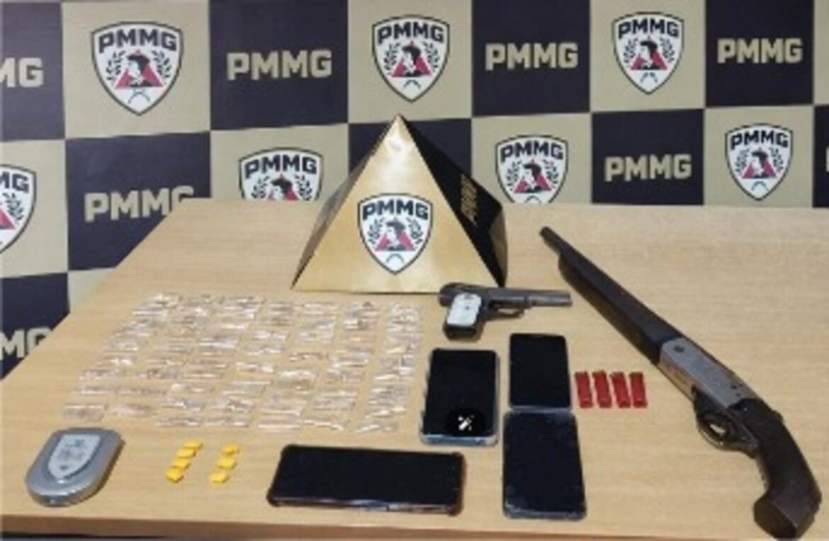 drogas-e-armas-sao-apreendidas-em-carro-abordado-na-br-135;-cinco-homens-foram-presos