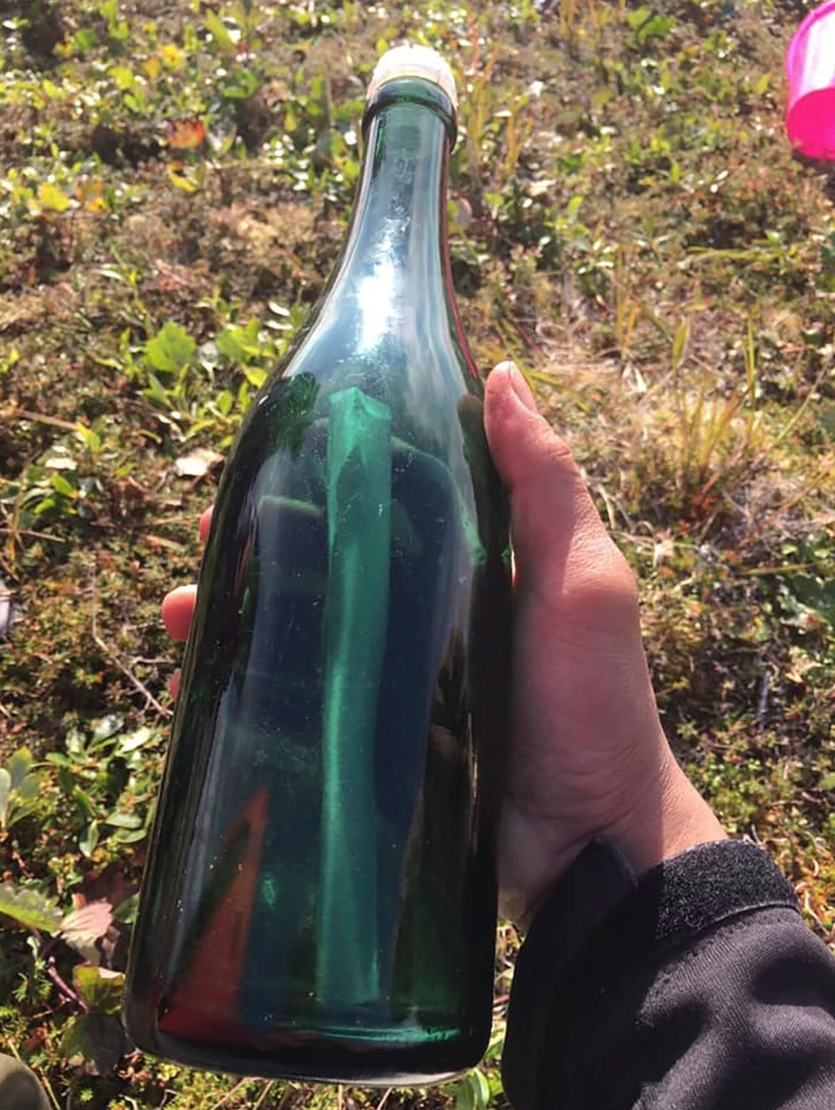 americano-acha-mensagem-em-garrafa-lancada-ao-mar-50-anos-atras-por-marinheiro-russo