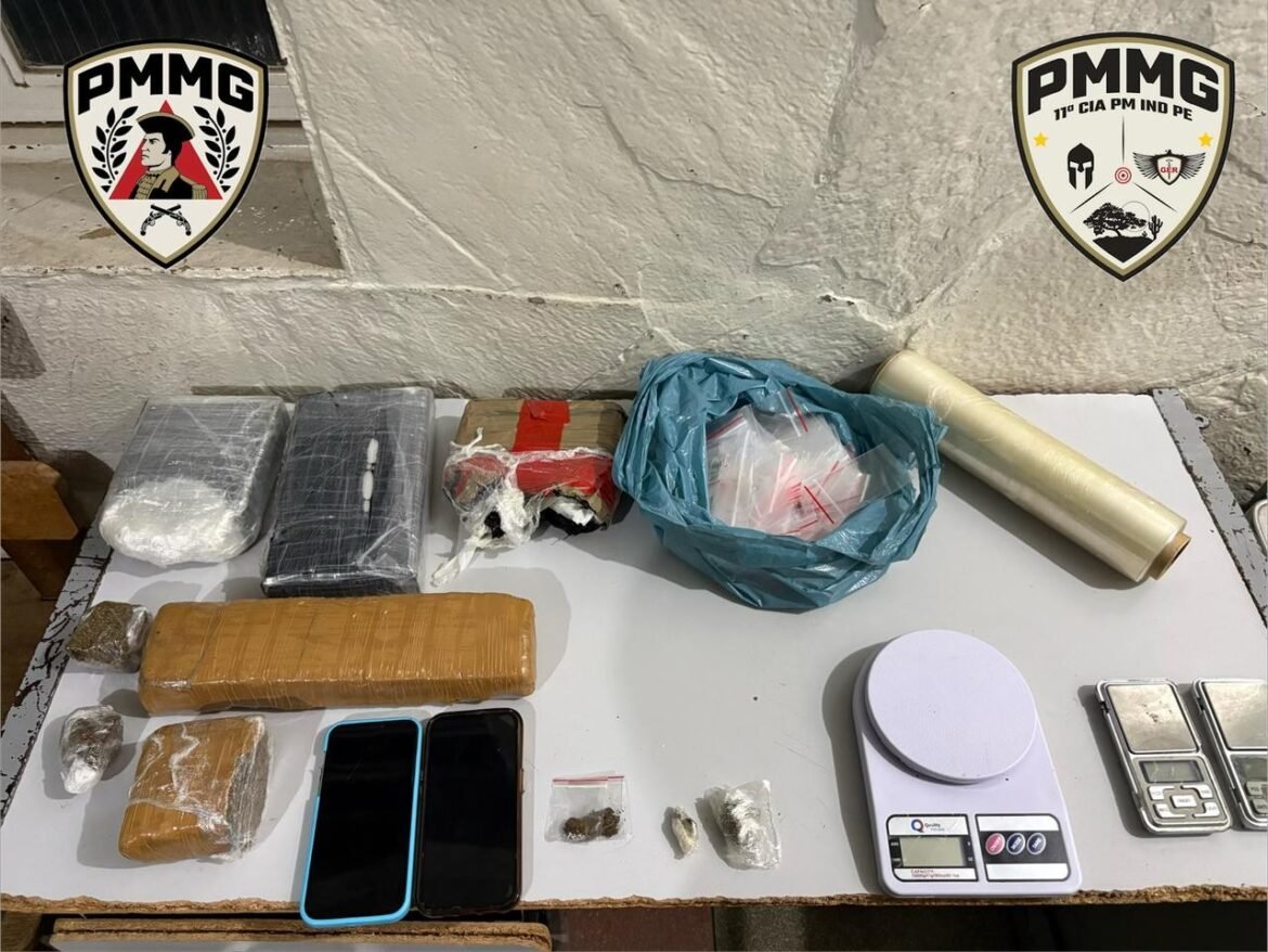 casal-e-preso-com-drogas-compradas-em-uberlandia-e-que-seriam-vendidas-em-montes-claros