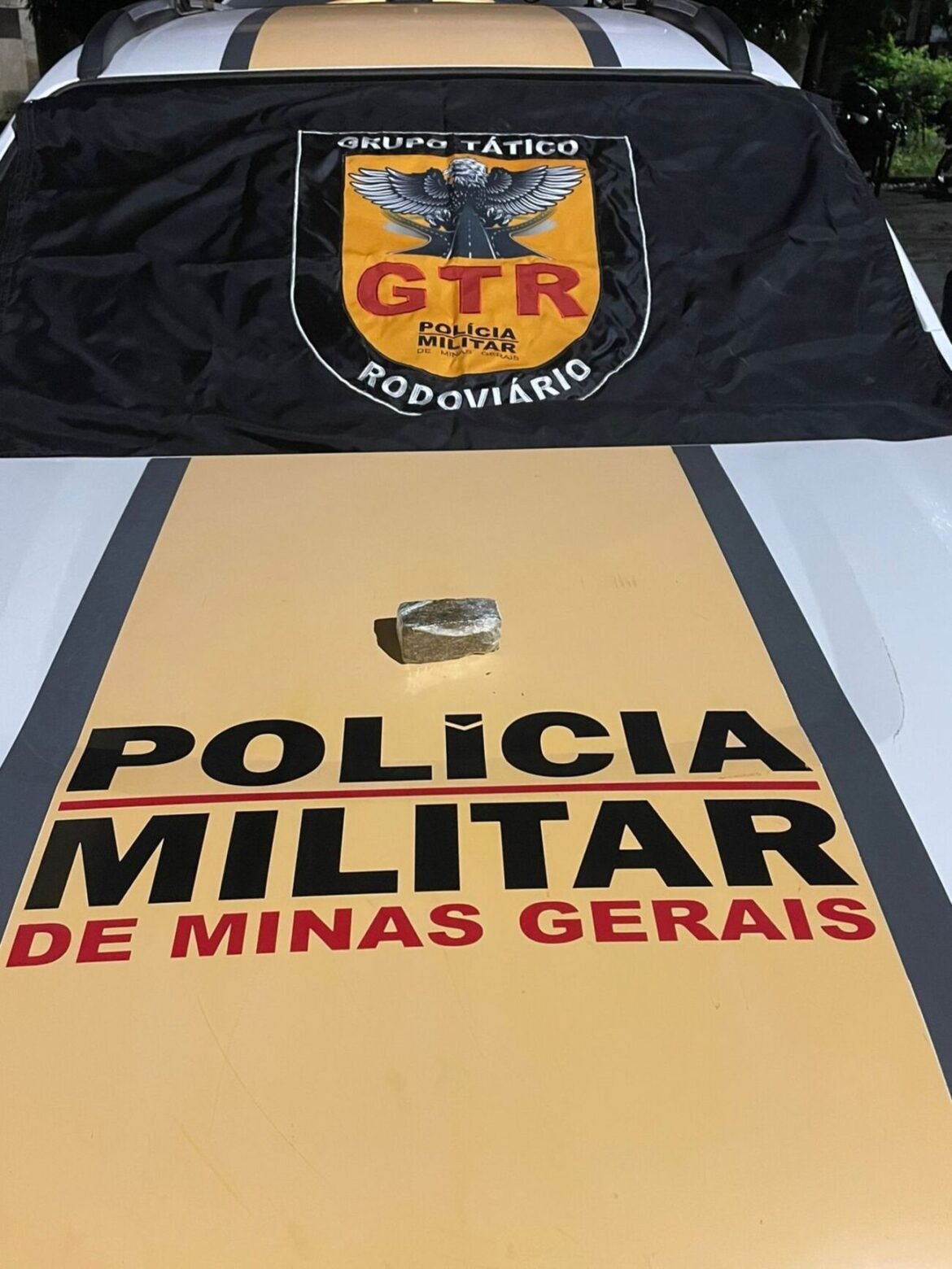 tablete-de-maconha-e-apreendido-dentro-marmita-que-homem-levava-em-onibus-abordado-na-lmg-653