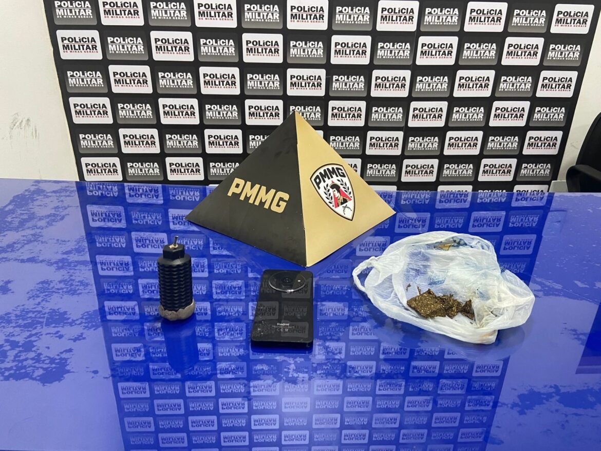 adolescente-e-apreendido-com-granada-escondida-na-cueca-durante-operacao-no-carnaval-de-pirapora