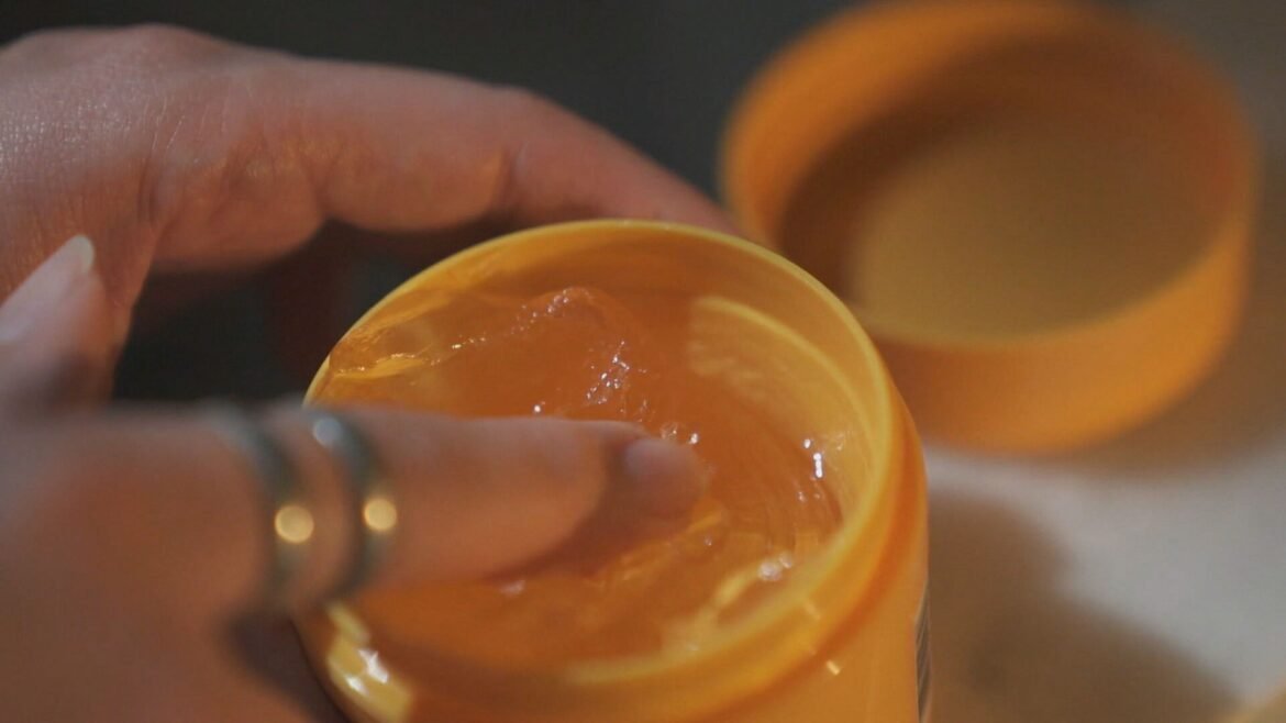 penteados-seguros-no-carnaval:-veja-quais-pomadas-modeladoras-sao-aprovadas-pela-anvisa