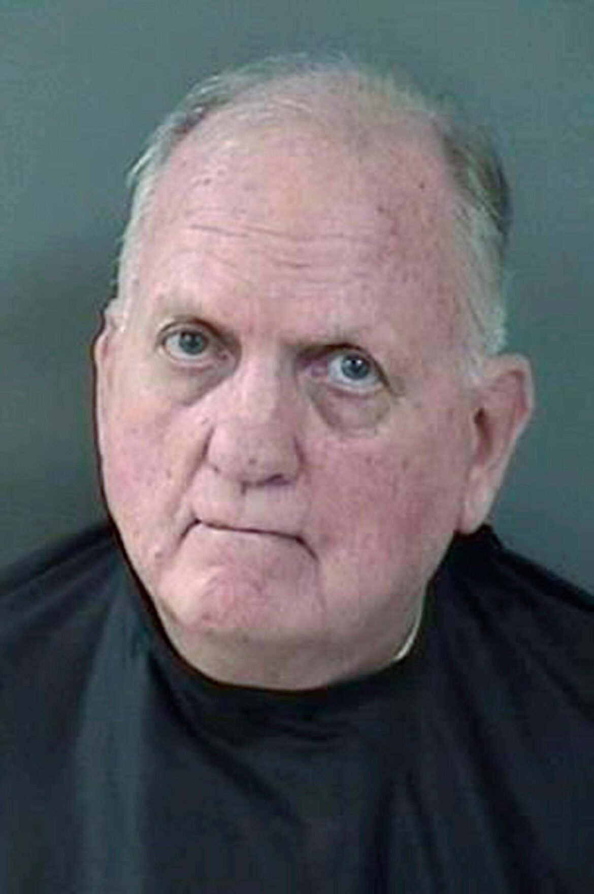 suspeito-de-dirigir-bebendo,-americano-diz-a-policia-que-bebia-so-ao-parar-nos-sinais-vermelhos