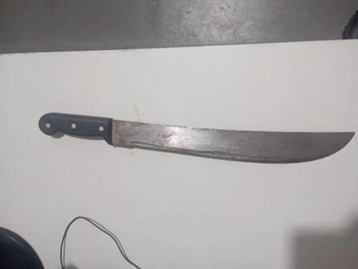 homem-e-atacado-com-golpes-de-facao-em-restaurante-em-montes-claros