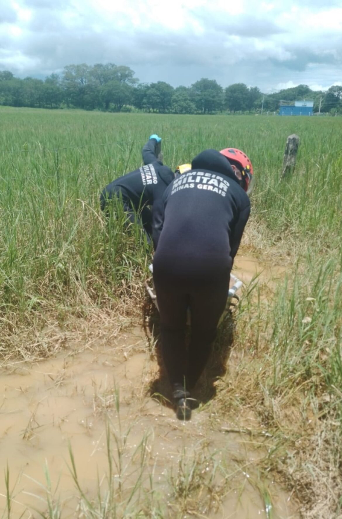 funcionario-de-fazenda-encontra-corpo-de-homem-em-canal,-em-bocaiuva,-e-aciona-bombeiros