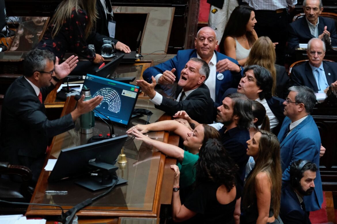 reforma-trabalhista-de-milei-vai-a-votacao-no-senado-em-meio-a-greve-e-protestos-nas-ruas-|-g1