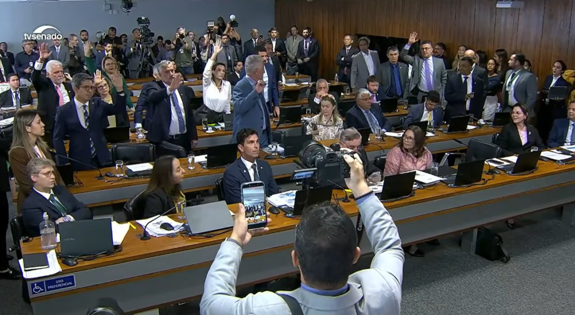 videos-mostram-momento-da-confusao-na-cpi-do-inss-apos-aprovacao-de-quebra-de-sigilo-de-lulinha