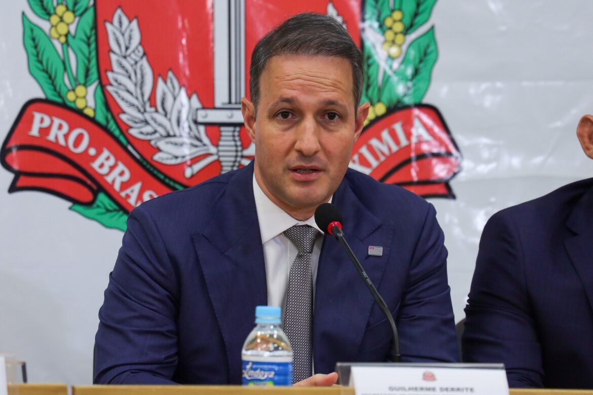 flavio-bolsonaro-confirma-guilherme-derrite-como-pre-candidato-ao-senado-por-sp