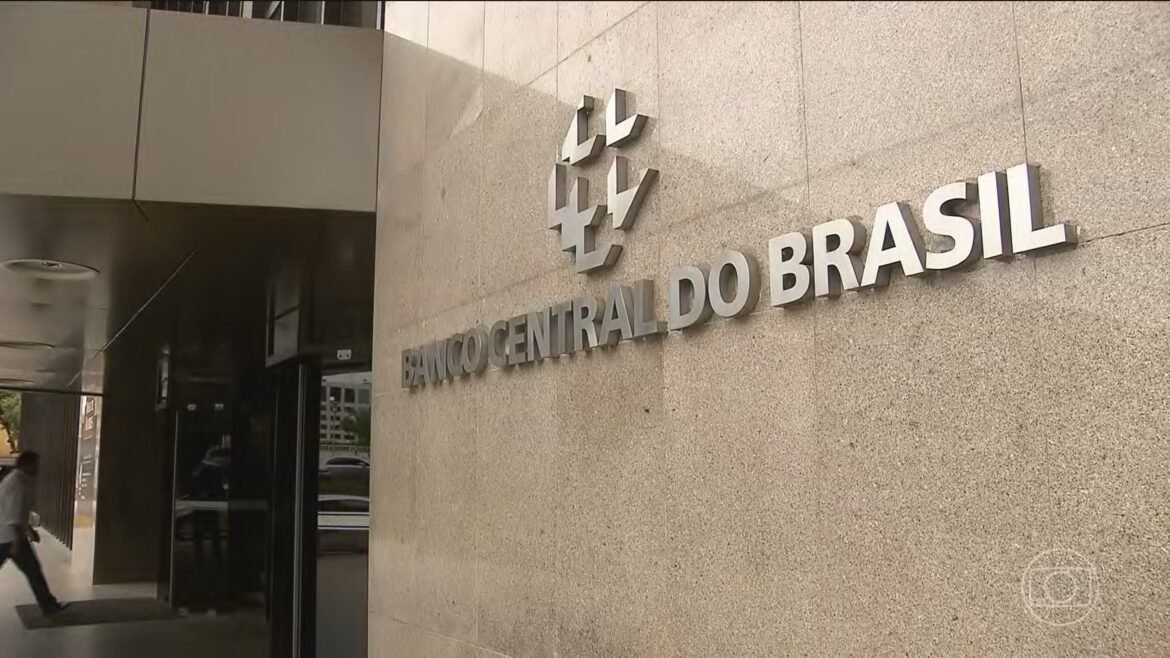 ministerio-da-fazenda-diz-que-taxa-de-juros-exerceu-‘impacto-relevante’-sobre-o-pib-e-preve-expansao-de-2,3%-em-2026