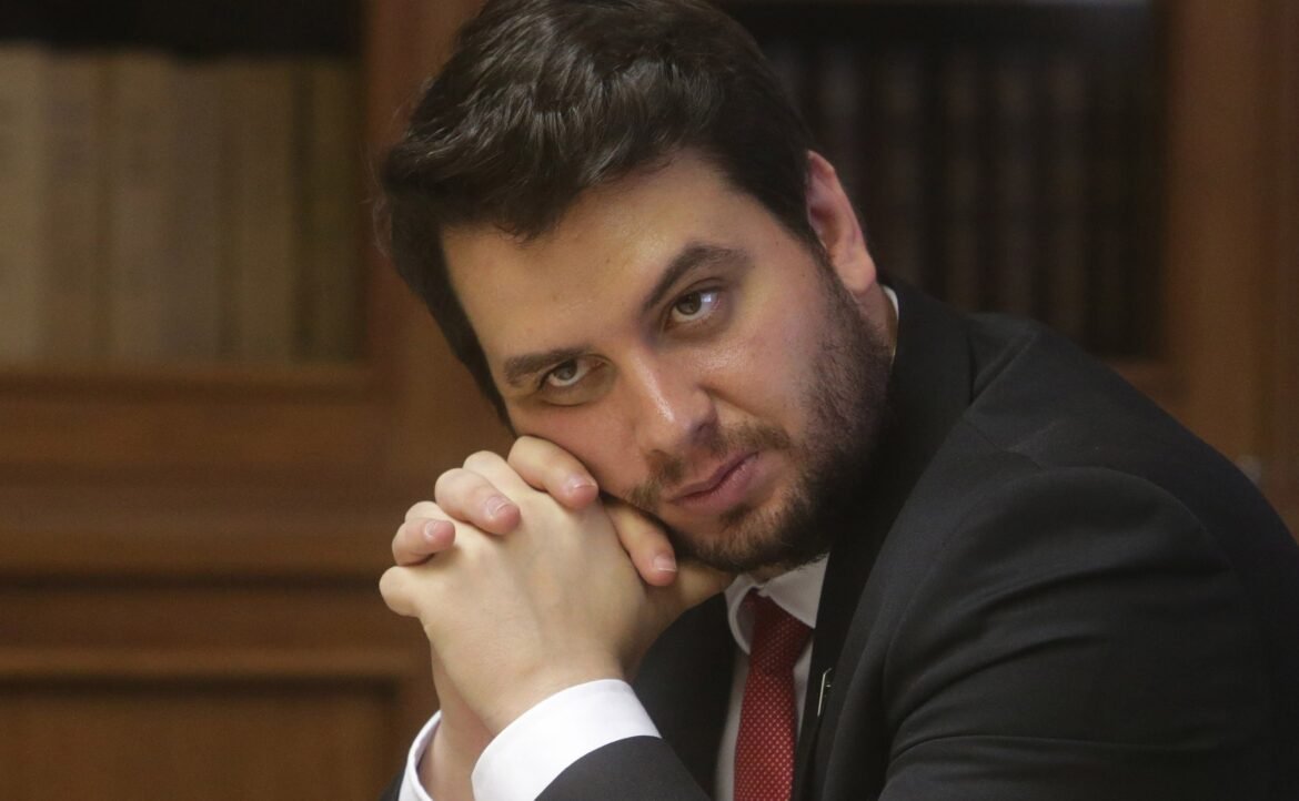 apos-transferencia-sem-autorizacao,-moraes-determina-volta-de-ex-assessor-de-bolsonaro-a-prisao-no-interior-do-parana