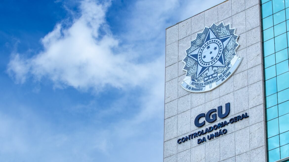 apos-alerta-da-cgu,-ministerio-da-agricultura-reve-licitacao-para-compra-de-escavadeiras-e-tratores;-valor-previsto-cai-quase-r$-1-bilhao