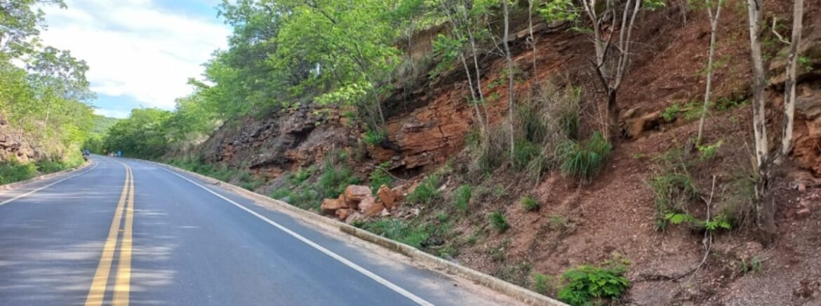 transito-na-mgc-135-passa-a-operar-no-sistema-“pare-e-siga”-a-partir-desta-quarta-(4)