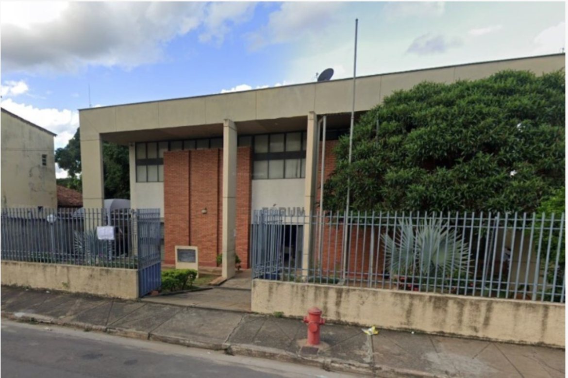 prefeito-e-condenado-a-pagar-r$-10-mil-por-agredir-morador-com-golpes-de-capacete-e-por-difamacao-em-mg