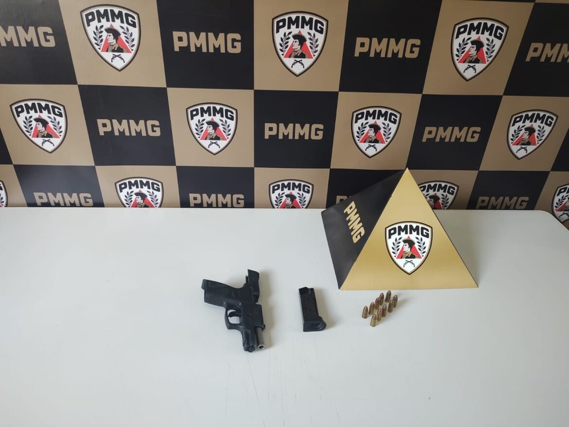 comerciante-vai-ao-quartel-da-pm-para-reconhecer-suspeito-de-furto-e-acaba-preso-com-arma-furtada-em-mg