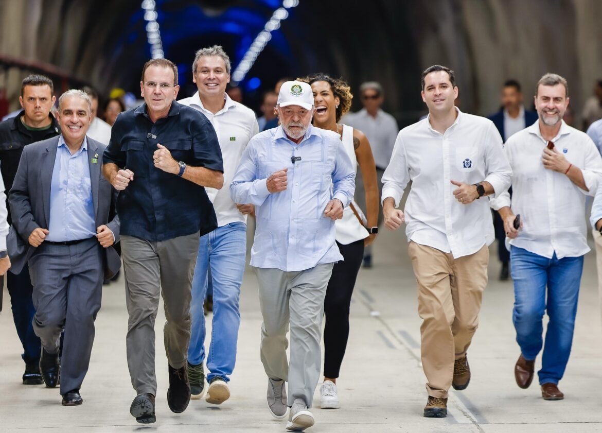 ao-lado-de-eduardo-paes,-lula-diz-que-nao-pode-falar-de-eleicao,-mas-que-rio-precisa-ser-governado-por-‘gente-seria’