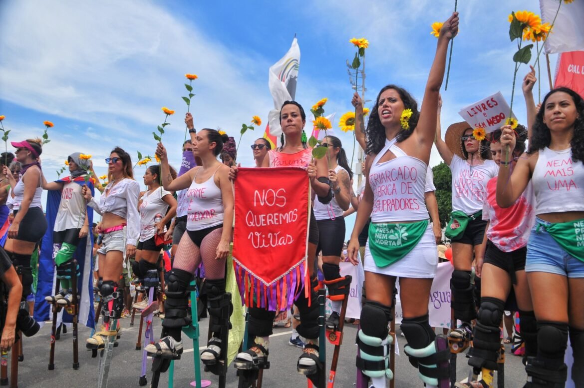 cidades-pelo-brasil-tem-atos-pelo-dia-da-mulher-com-protestos-contra-violencia-de-genero