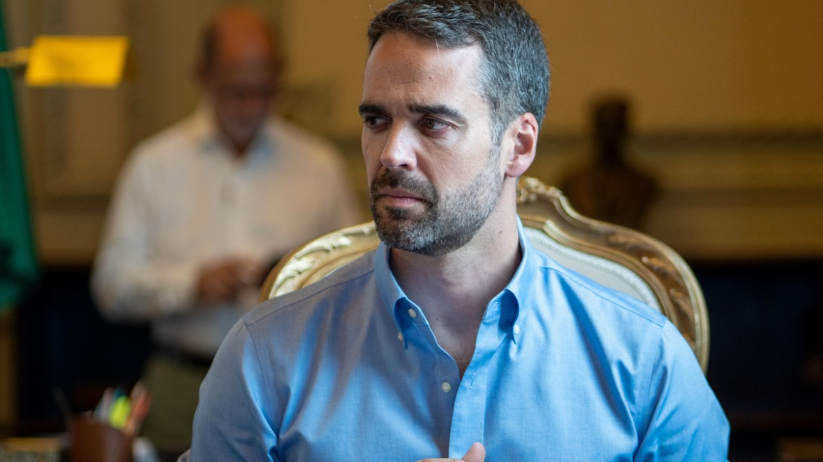 eduardo-leite-oficializa-pre-candidatura-a-presidencia-pelo-psd:-‘o-brasil-tem-um-problema-de-direcao’