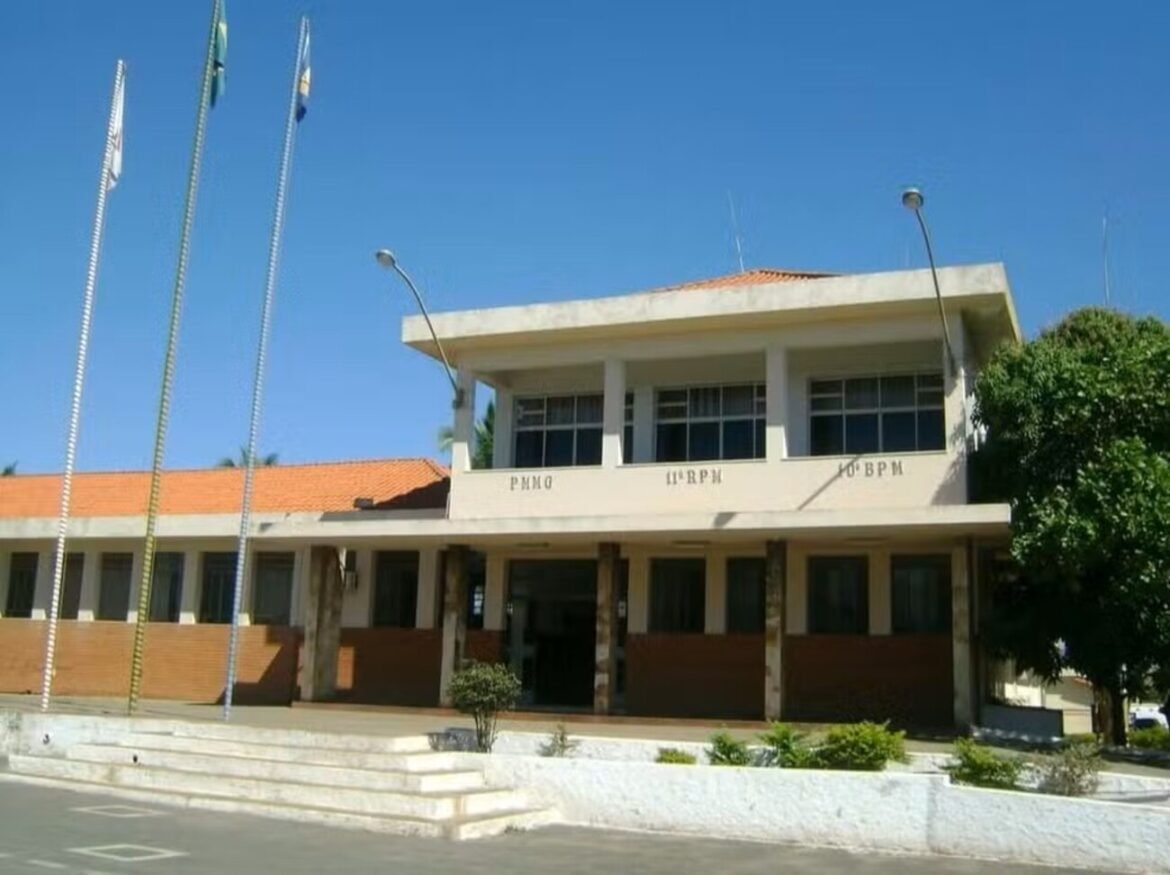 apos-usar-cocaina-e-achar-que-esta-sendo-seguido,-homem-que-levava-drogas-em-carro-procura-batalhao-da-pm