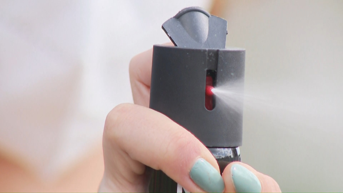 camara-aprova-projeto-que-libera-venda-de-spray-de-pimenta-para-mulheres-acima-de-16-anos