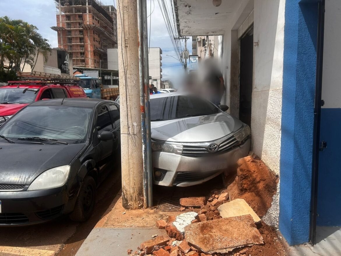 engavetamento-com-5-veiculos-e-registrado-em-unai-apos-motorista-ter-crise-convulsiva