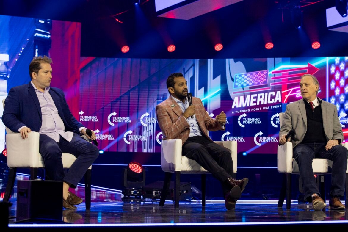 itamaraty-revoga-visto-de-assessor-do-governo-trump-que-visitaria-bolsonaro-na-cadeia