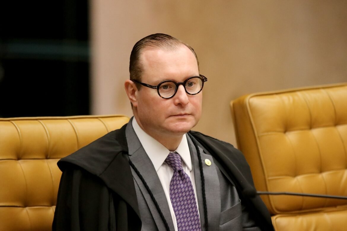 zanin-rejeita-acao-de-rollemberg-sobre-cpi-do-banco-master-e-devolve-decisao-a-camara