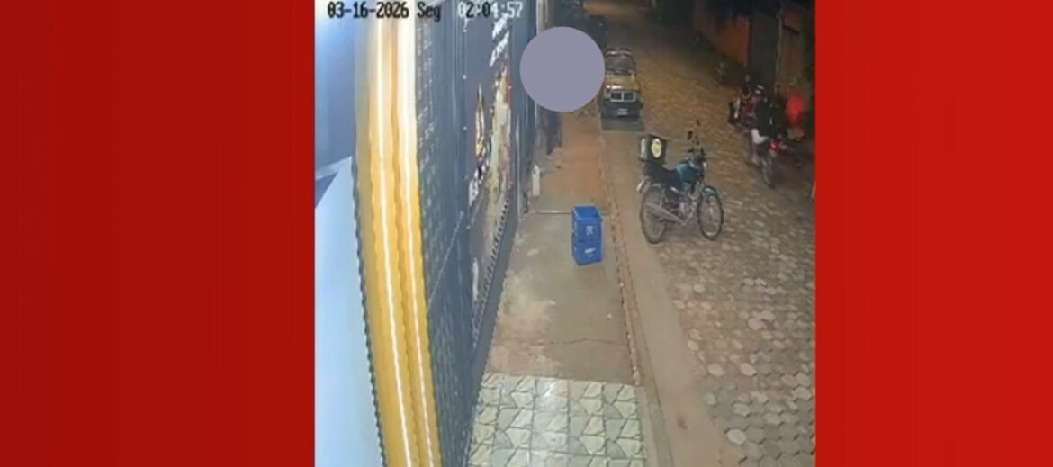 video:-homens-sao-feridos-por-tiros-disparados-por-motociclista-em-buritizeiro