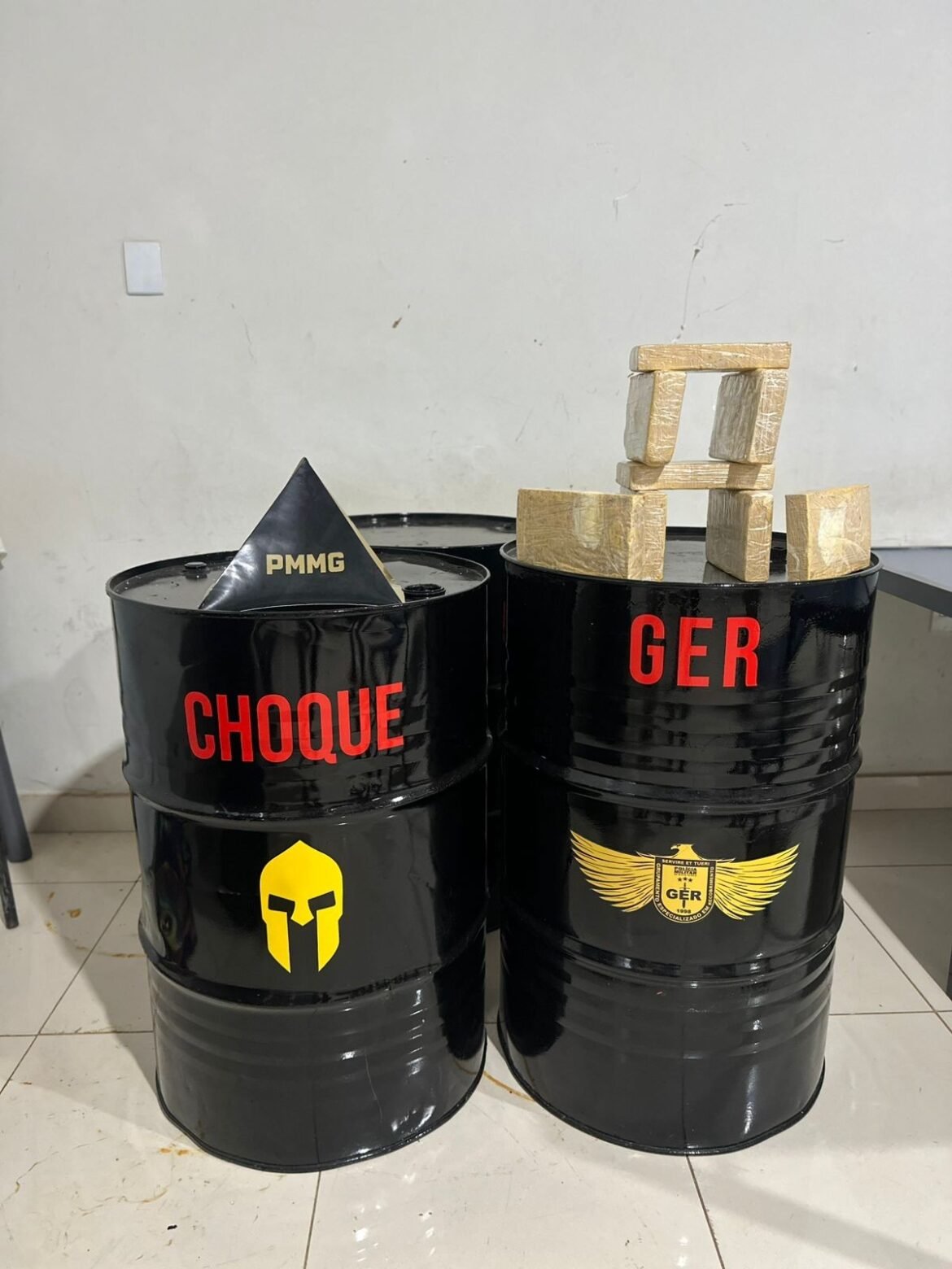 suspeito-de-trafico-escapa-da-pm-apos-pular-barranco-de-4-metros-e-cair-em-corrego-em-montes-claros