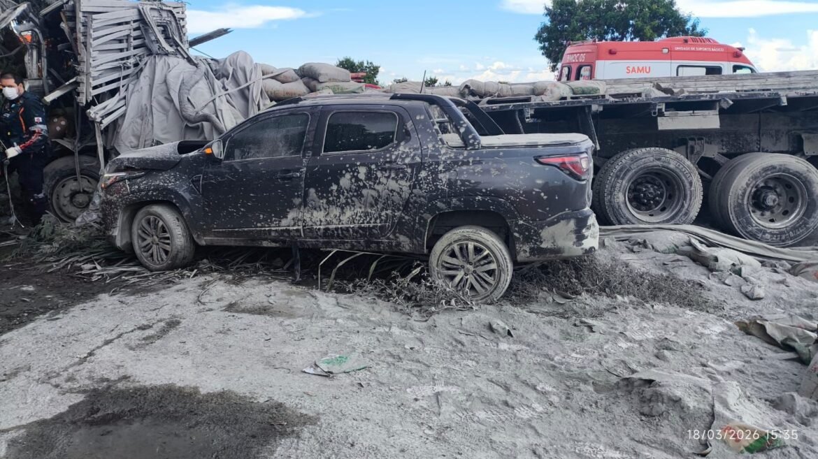 acidente-com-quatro-veiculos-deixa-caminhoneiro-morto-na-br-135,-em-montes-claros