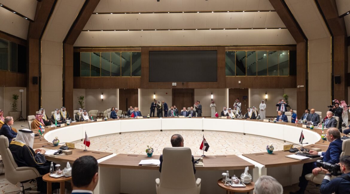 premie-do-catar-diz-que-ataque-do-ira-a-polo-de-gas-tem