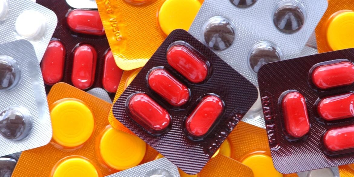 cmed-multa-distribuidoras-de-medicamentos-e-defende-regulamentacao