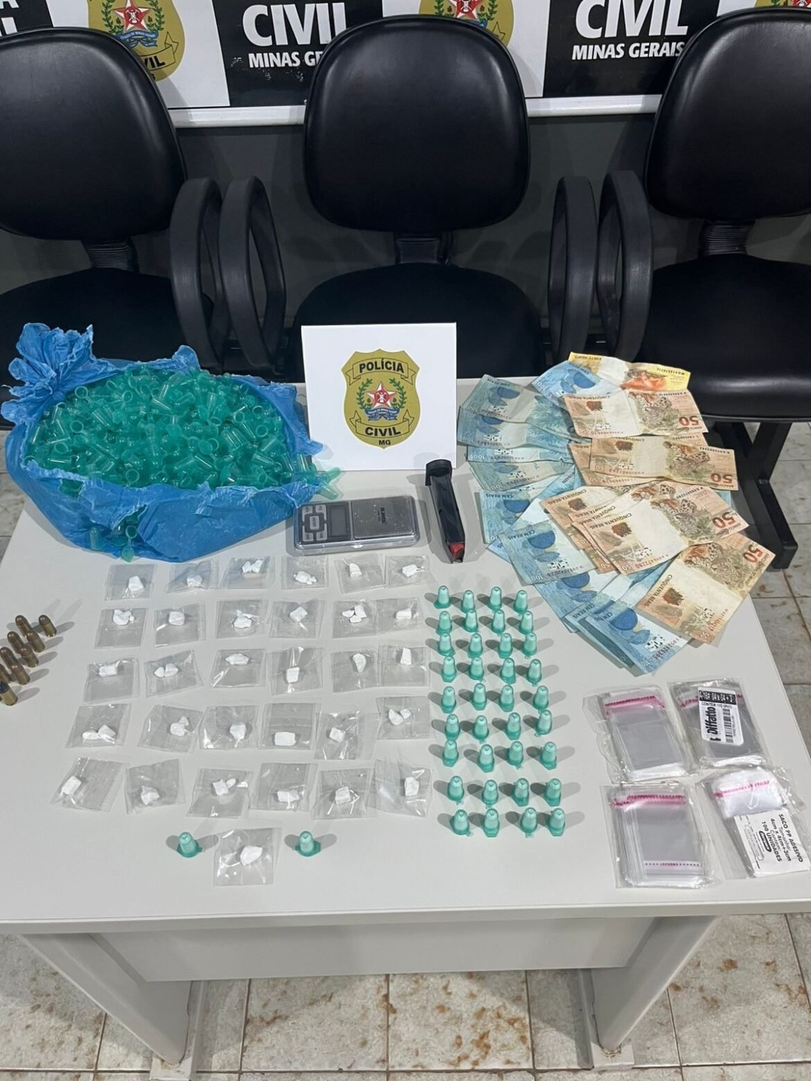 informacao-do-disque-denuncia-ajuda-policia-a-apreender-droga-e-municoes-em-taiobeiras