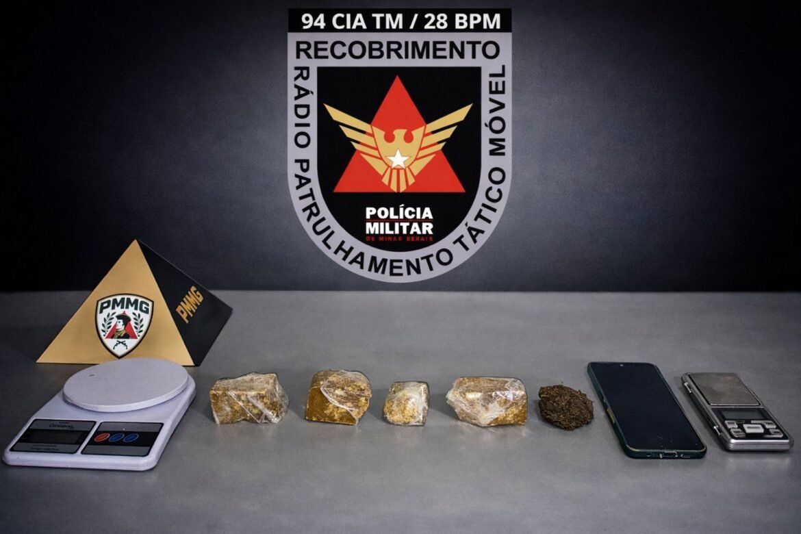 apos-denuncia,-mulher-e-presa-com-‘supermaconha’-e-porcoes-de-crack-em-unai