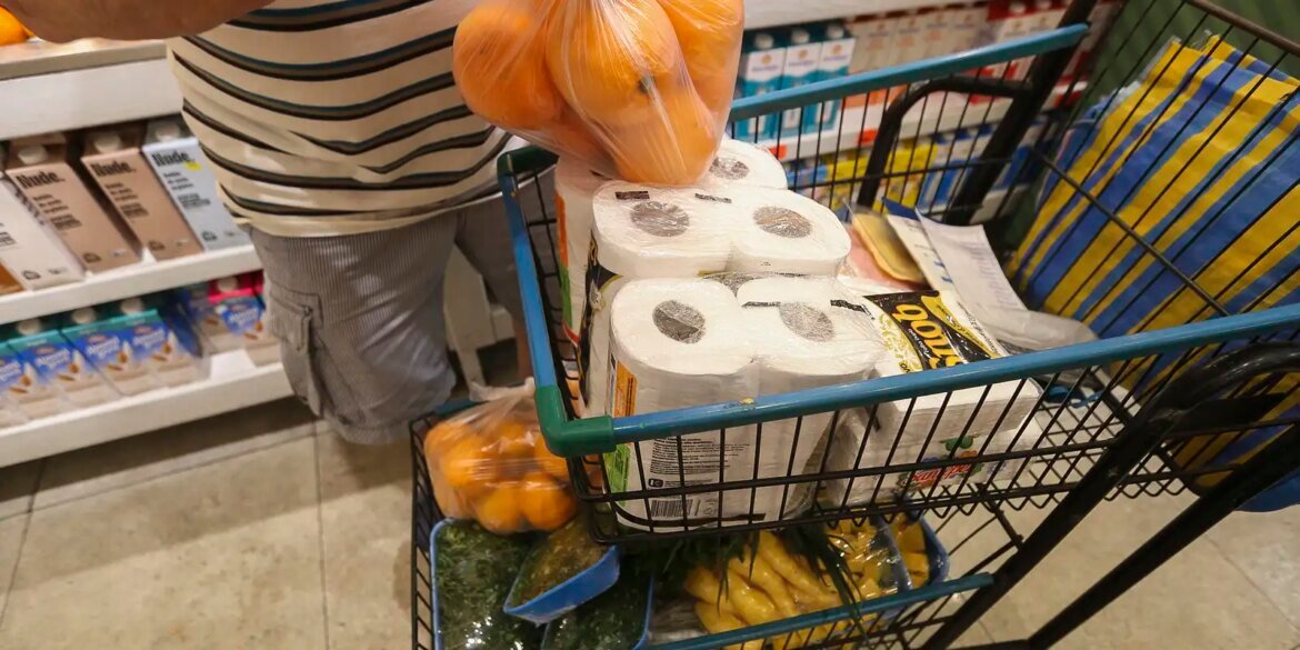 previa-da-inflacao-de-marco-fica-em-0,44%,-pressionada-por-alimentos