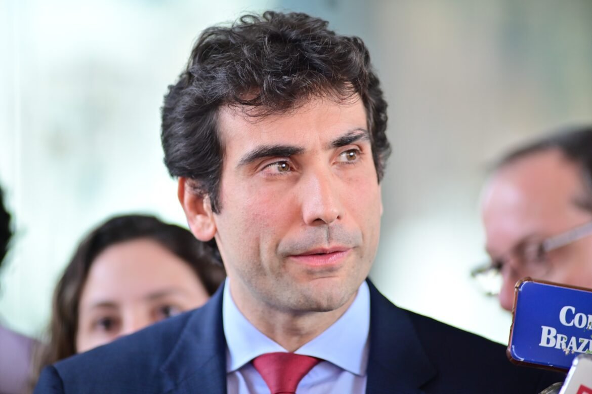 101-milhoes-de-pessoas-tem-cartao-de-credito,-que-responde-por-boa-parte-do-endividamento,-diz-presidente-do-bc-|-g1