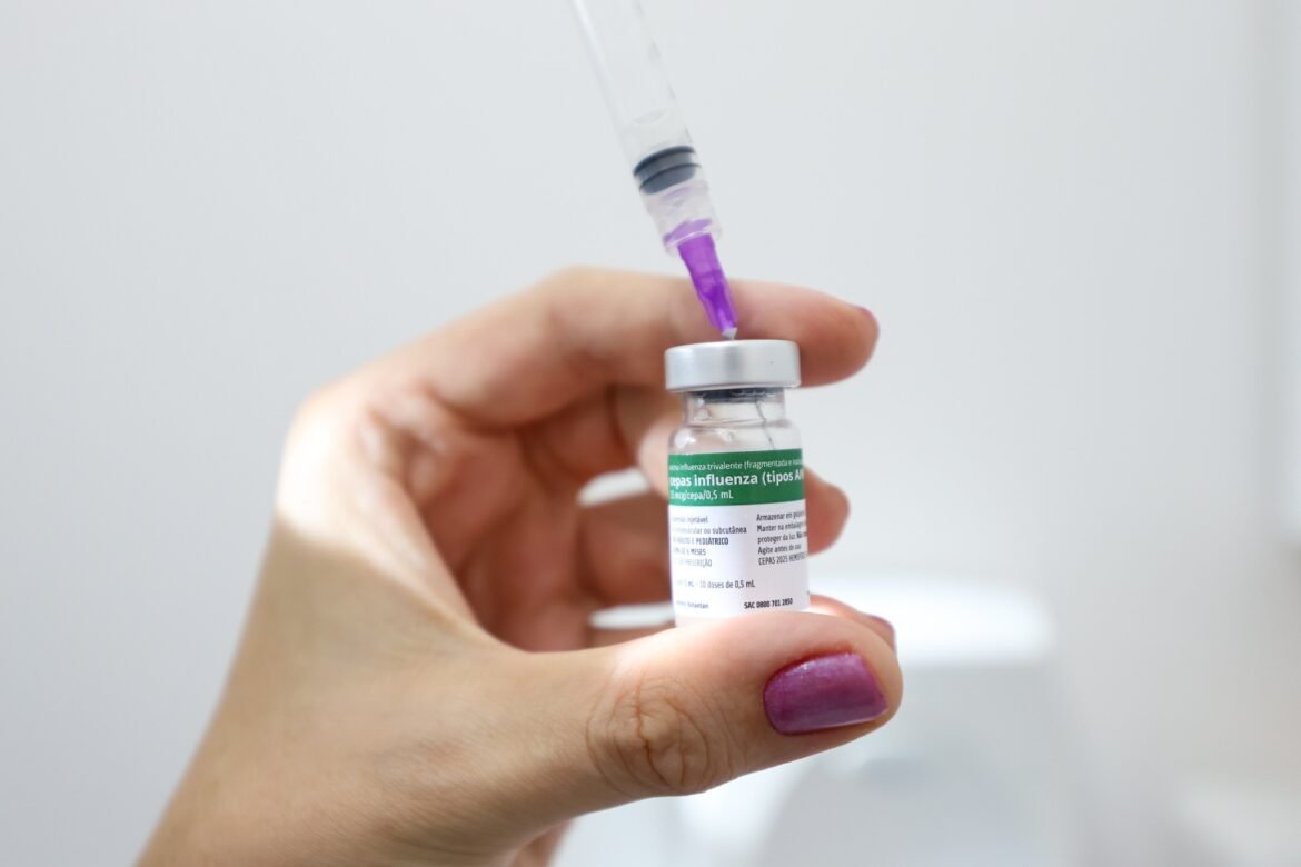 vacinacao-contra-gripe-comeca-sabado-em-meio-a-alta-de-casos-respiratorios;-veja-quem-deve-se-imunizar