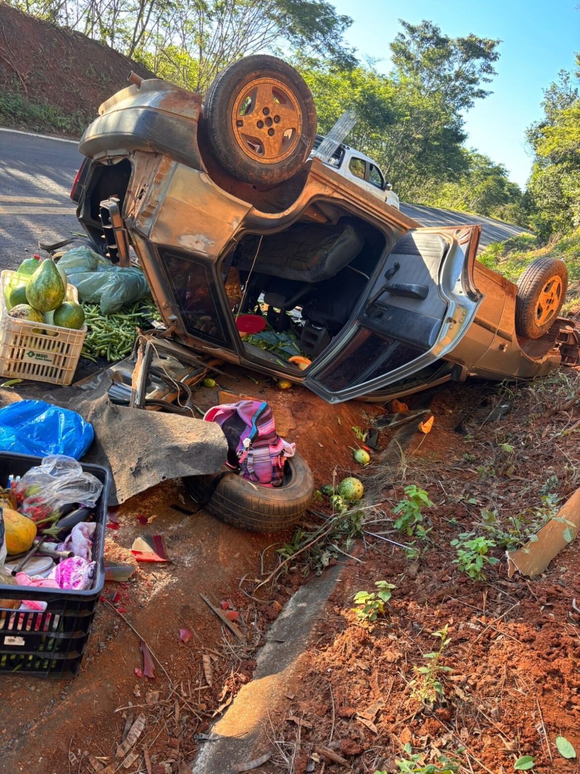 tres-pessoas-sao-socorridas-pelo-samu-apos-capotamento-em-montes-claros