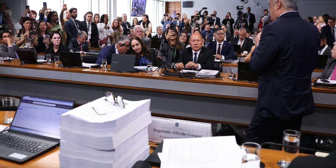 relatorio-da-cpmi-do-inss-pede-indiciamento-de-216-pessoas