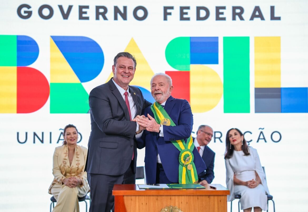 cpmi-do-inss:-ministro-e-exonerado-para-tirar-voto-da-oposicao-em-votacao-de-relatorio-que-cita-lulinha