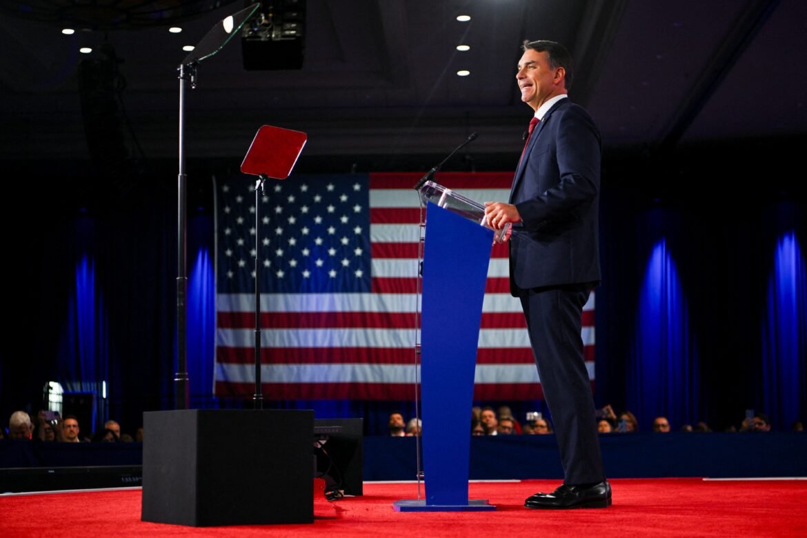 nos-eua,-flavio-bolsonaro-pede-pressao-diplomatica-para-que-eleicoes-tenham-‘valores-de-origem-americana’