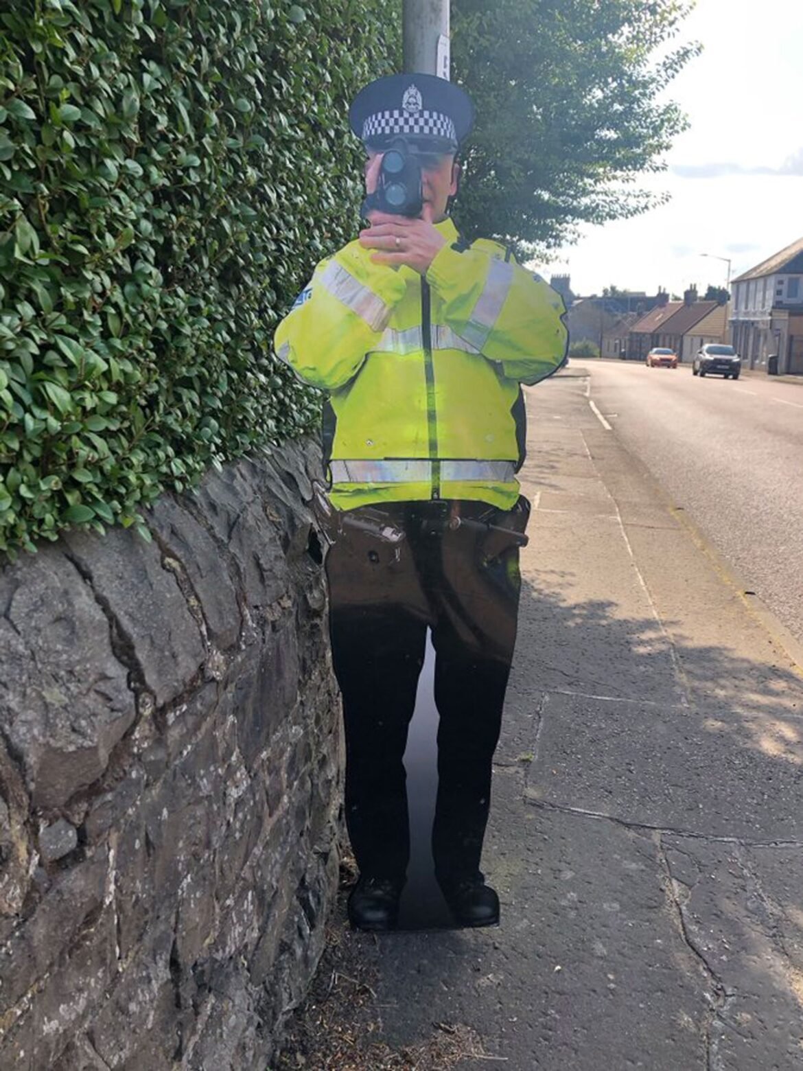 policial-de-transito-de-cartolina-e-furtado-na-escocia