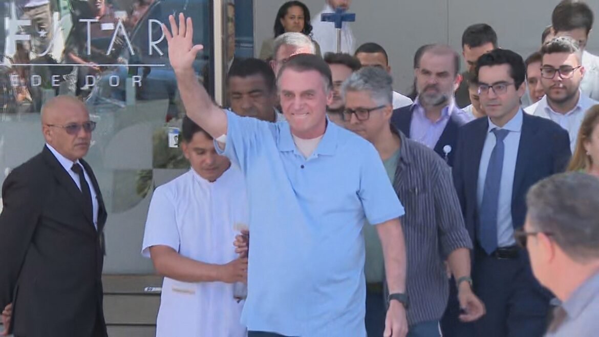 e-#fake-que-video-mostre-bolsonaro-acenando-ao-sair-de-hospital-em-marco-de-2026;-imagens-sao-do-ano-passado