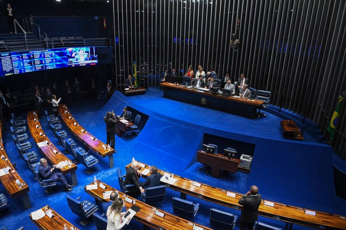 senado-aprova-mp-que-reajusta-salario-de-policia-e-bombeiros-do-df;-aumentos-chegam-a-28,4%