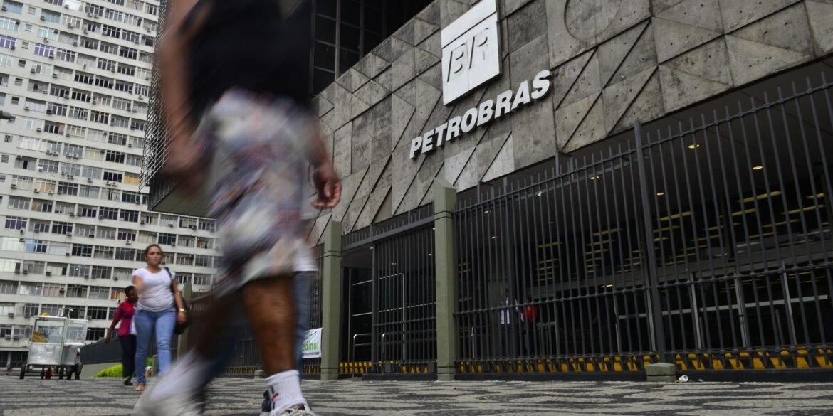 petrobras-reajusta-preco-do-querosene-de-aviacao-em-55%