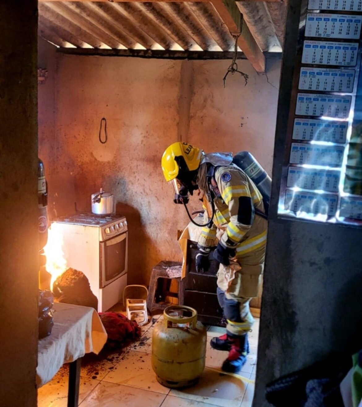 homem-provoca-explosao-ao-verificar-vazamento-de-gas-usando-isqueiro-no-norte-de-mg