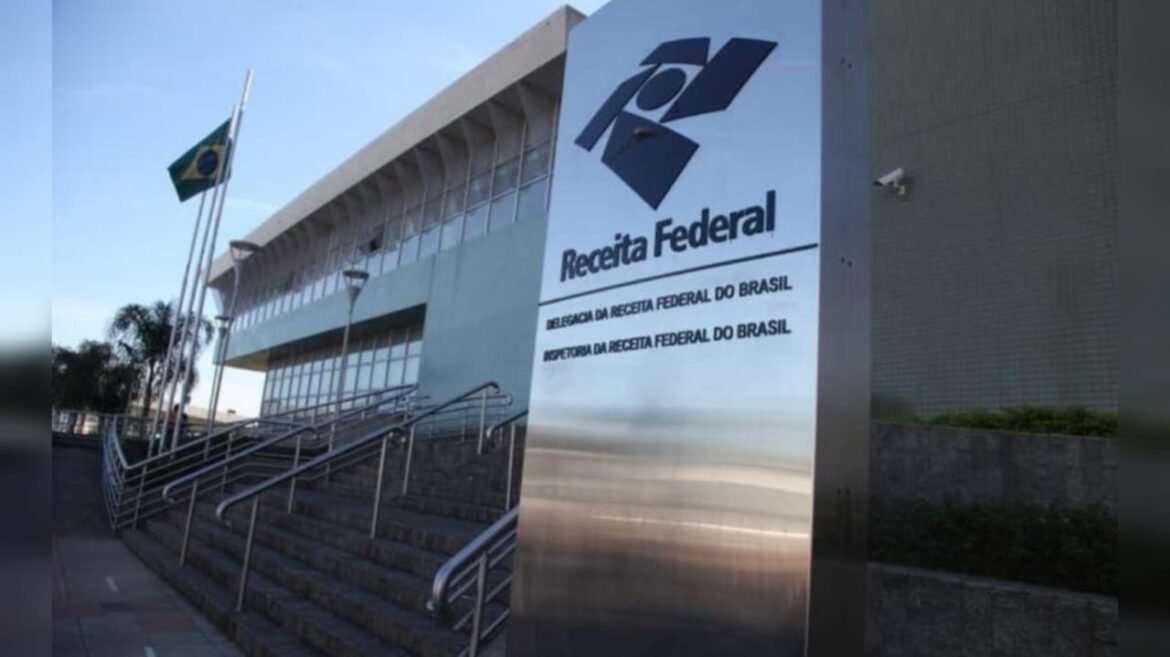 e-#fake-alerta-de-whatsapp-da-receita-federal-que-cobra-divida-de-cpf-e-ameaca-bloquear-pix-e-conta-bancaria;-trata-se-de-golpe